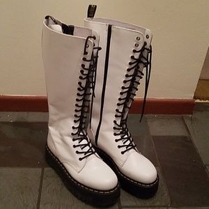 Doc Martens Britain Tall Platform Boot